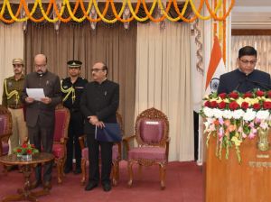 राज्यपाल  ने  अमिताभ जैन को मुख्य सूचना आयुक्त एवं श्री अग्रवाल और श्री मिश्रा को राज्य सूचना आयुक्त पद की शपथ दिलाई