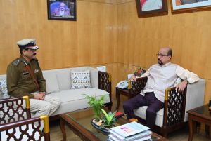 राज्यपाल से नवनियुक्त पुलिस कमिश्नर ने की सौजन्य भेंट