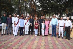 कलेक्टर डॉ. गौरव सिंह ने कलेक्टोरेट में किया ध्वजारोहण