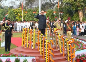  राज्यपाल श्री डेका ने गणतंत्र दिवस के अवसर पर लोकभवन में राष्ट्रीय ध्वज फहराया