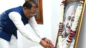 मुख्यमंत्री विष्णु देव साय ने महात्मा गांधी की पुण्यतिथि पर उन्हें किया नमन 