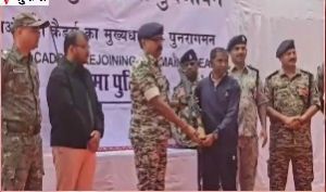  सुकमा जिले में दो महिलाओं सहित चार माओवादियों ने किया आत्मसमर्पण 