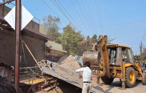  अवैध अतिक्रमण पर निगम ने किया कार्रवाई 