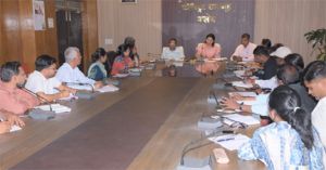 कलेक्टर ने राजस्व अधिकारियों की बैठक लेकर एसआईआर एवं राजस्व प्रकरणों के निराकरण के प्रगति की समीक्षा की 