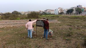 नगर निगम रायपुर ने अवैध प्लाटिंग क्षेत्र में लगाया बोर्ड 