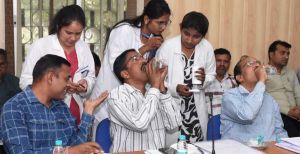  कलेक्टर ने फाइलेरिया रोधी दवा का सेवन कर एमडीए अभियान का किया शुभारंभ