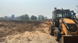  अवैध उत्खनन पर बड़ी कार्रवाई- एक जेसीबी, एक ट्रेक्&zwj;टर और चार हाईवा जब्त
