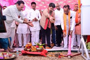  उपमुख्यमंत्री श्री शर्मा ने 12.63 करोड़ की सड़क का किया भूमिपूजन