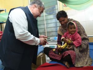  मुख्यमंत्री विष्णु देव साय के जन्मदिवस पर लखनपुर में विशेष पूजा-अर्चना - मंत्री राजेश अग्रवाल ने मरीजों को बांटे फल