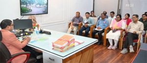 निगम आयुक्त ने ली समीक्षा बैठक, ई-ऑफिस और आधार अटेंडेंस पर जोर, पेयजल और जनसुविधाओं में सुधार के कड़े निर्देश