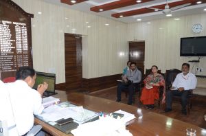  कलेक्टर डॉ. गौरव सिंह ने ली डाक सेवकों की समीक्षा बैठक