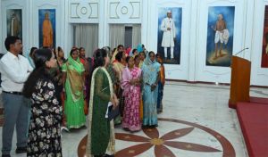  राज्यपाल के गोद ग्राम पंचायत बिजली के ग्रामीणों ने किया लोकभवन का भ्रमण