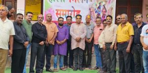 सरयूपारीण  ब्राह्मण सभा की होली में फाग गीत के बीच उड़े अबीर गुलाल