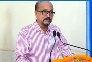 सेवा और समर्पण भाव के कारण भारतीय डॉक्टरों को देश के बाहर भी मिलता है सम्मान - श्री डेका सेवा और समर्पण भाव के कारण भारतीय डॉक्टरों को देश के बाहर भी मिलता है सम्मान - श्री डेका