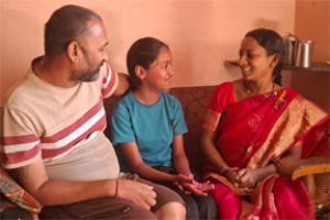  महतारी वंदन बना सहारा: पति को लकवा, अब घर की जिम्मेदारी संभाल रहीं नंदिनी