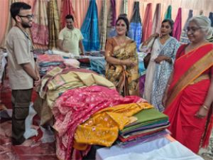  बिलासपुर में कोसा-कॉटन हाथकरघा की 8 दिवसीय राज्य स्तरीय प्रदर्शनी शुरू