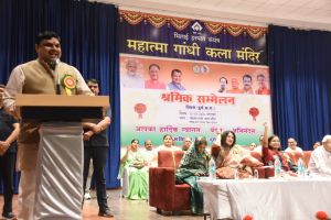  श्रमिक सम्मेलन का हुआ आयोजन, विभिन्न योजनाओं के माध्यम से श्रमिक परिवारों को मिल रही आर्थिक सहायता -स्कूल शिक्षा मंत्री 