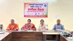 जनपद पंचायत गुण्डरदेही में प्रधानमंत्री आवास योजना की समीक्षा बैठक संपन्न