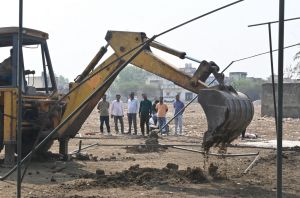  नगर निगम भिलाई ने अवैध अतिक्रमण हटाने की कार्यवाही की