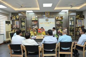  विधायक पुरंदर मिश्रा ने  निगम आयुक्त और महापौर की बैठक ली