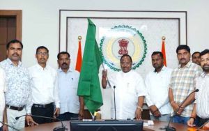   मंत्री श्री नेताम ने बलरामपुर जिले के लिए वर्चुअल रूप से 9 नई एम्बुलेंस को दिखाई हरी झंडी