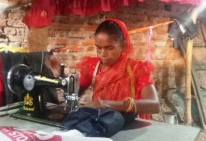 बिहान से बदली सविता की जिंदगी: मजदूरी से सिलाई सेंटर तक का सफर