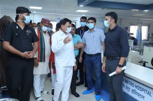  सिंघीतराई प्लांट हादसा: कैबिनेट मंत्री लखन लाल देवांगन ने घायलों का जाना हालचाल 