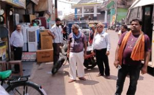  पावर हाउस चौक पर अतिक्रमण के खिलाफ निगम की कार्रवाई जारी