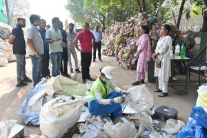 आयुक्त ने किया नवनिर्मित 4 SLRM सेंटरों का निरीक्षण, ​खुर्सीपार जोन-4 के केंद्रों को शुरू करने के निर्देश 