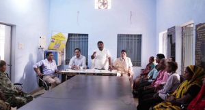  विशेष ग्राम सभा में ग्रामवासियों को जनगणना के सम्बन्ध किया जा रहा है जागरुक  