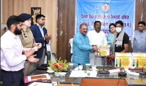  सांसद संतोष पाण्डेय बने निक्षय मित्र