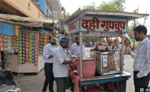  &ldquo;सही दवा-शुद्ध आहार&rdquo; अभियान के तहत खाद्य ठेलों की सघन जांच, विक्रेताओं को दिए गए सुरक्षा निर्देश