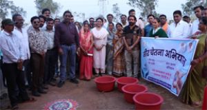  जिला प्रशासन एवं जिला प्रेस क्लब पौधों को पानी की उपलब्धता सुनिश्चित कराने श्रमदान का किया आयोजन