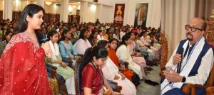 राज्यपाल महाविद्यालय की छात्राओं से हुए रूबरू :  सफलता के लिए दिया मार्गदर्शन