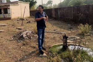  जामगुड़ा में 3 हैंडपंपों, एक सोलर पंप और एक पॉवर पंप से लोगों को मिल रहा पानी