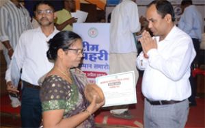  सेवानिवृत्त होने वाले अधिकारी व कर्मचारियों का कलेक्टर ने ससम्मान दी विदाई, किया सारे सत्वों का भुगतान