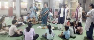 उत्&zwj;साही बच्&zwj;चों ने स्&zwj;वयं बनाकर बांटा भेल