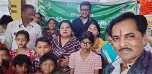  बच्चों के चेहरों पर मुस्कान, कर्मचारियों का जन्मदिन बना यादगार 