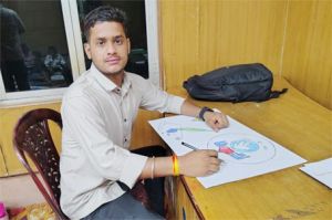  रायपुर प्रेस क्लब में बाल प्रतिभाओं ने चित्रों से सजाया लोकतंत्र का स्वर