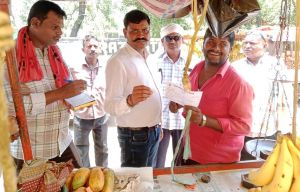 पावर हाउस क्षेत्र में सड़क बाधा और गंदगी फैलाने वालों पर निगम की कार्रवाई