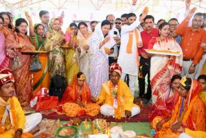 मुख्यमंत्री कन्या विवाह योजना : प्रदेश भर में गूंजीं शहनाइयां, 1385 जोड़े बंधे परिणय सूत्र में
