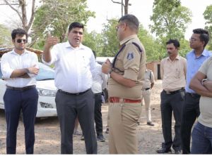  कलेक्टर-एसपी ने किया कटघोरा-चोटिया एनएच-130 में ब्लैक स्पॉट का निरीक्षण