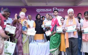  सुशासन तिहार : आरंग के स्वामी आत्मानंद स्कूल में जन समस्या निवारण शिविर आयोजित