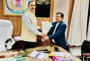संभागायुक्त धावड़े ने आयुक्त रायपुर संभाग का पदभार संभाला संभागायुक्त धावड़े ने आयुक्त रायपुर संभाग का पदभार संभाला