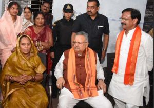 विधानसभा अध्यक्ष ने पद्मश्री फूलबासन यादव से मिलकर कुशलक्षेम जाना