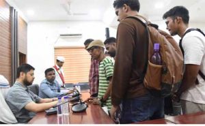 भुईंया पोर्टल में नाम सुधार कराने कृषक ने दिया आवेदन