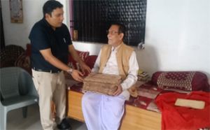  दुर्लभ धार्मिक धरोहरों का संरक्षण: 136 वर्ष प्राचीन श्रीमद्भागवत महापुराण एवं हस्तलिखित पांडुलिपियाँ प्राप्त