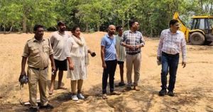   ऑक्सीजोन में जप्त 54 ट्रेक्टर-ट्रॉली रेत को पुन: शिवनाथ नदी में डाला गया