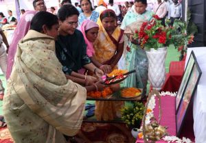 कलेक्टर श्रीमती मिश्रा ने ग्राम भैंसबोड़ में जनजातीय गरिमा उत्सव का किया शुभारंभ कलेक्टर श्रीमती मिश्रा ने ग्राम भैंसबोड़ में जनजातीय गरिमा उत्सव का किया शुभारंभ