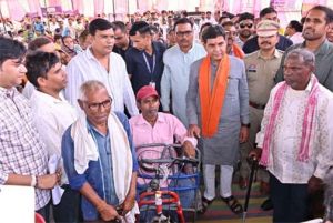बिजली की कड़क ने छीने थे पैर, 'सुशासन' ने दी आत्मनिर्भरता की नई उड़ान बिजली की कड़क ने छीने थे पैर, 'सुशासन' ने दी आत्मनिर्भरता की नई उड़ान